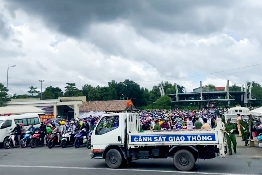 Hơn 6000 người dân di chuyển về quê, Cà Mau dừng nới lỏng giãn cách