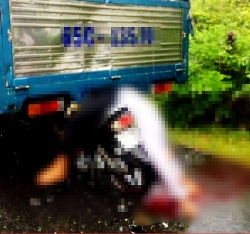2 học sinh ở Kiên Giang thương vong vì tông xe vào đuôi xe tải