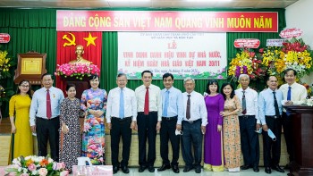 vinh danh nha giao va ca nhan co nhieu dong gop cho giao duc thanh pho