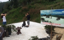 mai me tao dang check in hai ban tre phai nhan nhieu chua cay