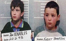 vu an chan dong nuoc anh hai ke sat nhan moi 10 tuoi tra tan giet hai be trai 3 tuoi va noi day dut cua ba me vi roi mat khoi con chi 1 phut