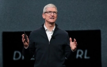 tim cook nhan thuong ky luc bat chap apple lao dao vi doanh so