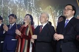 tong bi thu nguyen phu trong chung vui cung nguoi dan ha noi chao don giao thua