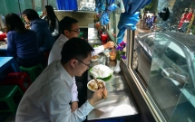 xuat hien quan an phuc vu ngay tren o to 29 cho sau chien dich doi lai via he o ha noi