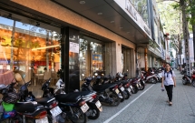 via he sai gon sau khi duoc phan chia bang vach ke nguoi di bo thoai mai dan buon ban hai long