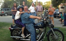 loat anh vui nhon ghi lai nhung lan trai nghiem dau tien cua cac cu ong cu ba