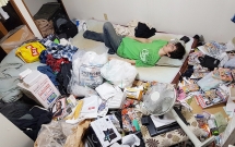 ven buc man bi mat ve cuoc song lan khuat hang chuc nam trong nhung can phong cua hon trieu nguoi nhat