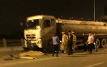 ha noi xe may tong truc dien vao xe bon tren cau vinh tuy 3 thanh nien tu vong tai cho