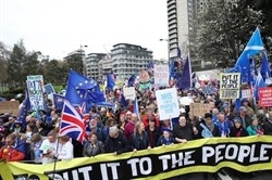 hon 1 trieu nguoi bieu tinh phan doi brexit thanh london rung chuyen
