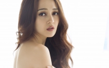 bao anh khoe vai tran voi vay ngu nong bong