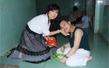 em gai ket nghia cua ngoc son ve viet nam lam tu thien