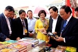 nhieu hoat dong ben le dac sac dip le hoi den hung 2017
