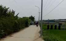 ha noi chong sat hai vo roi vut xac ven duong o hoai duc