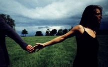 hau chia tay nam thanh nien nhan tin doi lai 2 usd