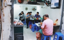 quan pho 3 the he trong ngo nho ha noi nhieu lan doi cho van dong khach nuom nuop