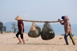 5 ngan hang lon chung tay ho tro ngu dan mien trung