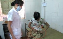 nghe an nam thanh nien nghi ngao da cam no ban 3 nguoi bi thuong giua duong