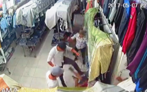 nhom con do cam hung khi xong vao cua hang quan ao chem guc mot thanh nien do nhin nham nguoi