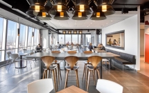 thu hai chang nang ne voi van phong lam viec dep nhu mo cua cong ty my pham lon nhat the gioi