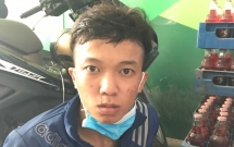 nam thanh nien 10x cam dau bang trom chuyen nghiep o sai gon
