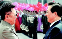 trieu tien bat ngo dang anh hiem ve cai bat tay giua chu tich kim jong il va tt han quoc