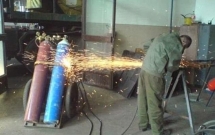 14 anh cong nhan lieu linh dam thach dau voi ca than chet