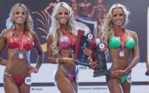 chi em sinh ba ru nhau thi nguoi dep hinh the giam khao trao luon giai cao nhat cho ca ba vi khong phan biet noi