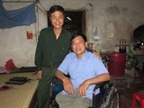 chuyen nguoi thuong binh nang dung tien luong lam tu thien