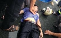 vinh phuc dang di giua duong nam thanh nien bi set danh trung mat gay bat tinh