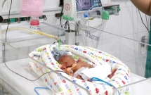 be gai sinh non khong tho khong phan xa o can tho duoc cuu song bang phuong phap doc