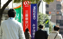 nganh ngan hang nhat ban khung hoang chuyen huong sang viet nam hoat dong