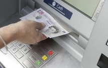 cau chuyen may atm bi that sung o chinh que huong phat minh ra chung va nghich ly tien mat van la vua