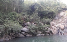 nhay xuong suoi cuu ban nam thanh nien 18 tuoi chet duoi thuong tam