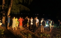 5 nguoi ru nhau di tam bien 2 nguoi duoi nuoc thuong tam 1 nguoi mat tich