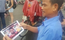 vu khach tay bi tra lai tien vang ma o ha noi lai xich lo khong phai la nguoi tra lai tien