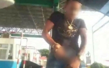 qua khu bat hao cua thanh nien xam tro chui boi vach quan khoe cua quy truoc mat khach nu tai tram bot my loc