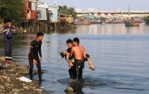 nghe an 3 hoc sinh duoi nuoc thuong tam sau khi di cat co giup bo me