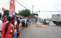 co gai di xe dap bi xe bon om cua can tu vong thuong tam