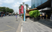 clip dau xe vao cay atm rut tien nguoi phu nu bi trom o to giua ban ngay