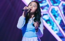 uyen linh thanh bui phan khich vi co be xinh xan hat cuc hay