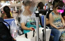 canh sat truy tim nam sinh vien ngang nhien so soang vong mot cua be gai vi thanh nien giua chon dong nguoi