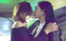 choang vang voi canh chau bui hon co gai xinh dep giua pho