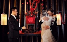 trong hon le cua con gai bo vo lien tuc lap di lap lai 1 loi yeu cau duy nhat danh cho con re
