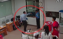 vu nu bac si bi hanh hung tai benh vien dinh chi 2 bao ve