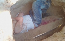 5 nam sau khi ban gai qua doi nam thanh nien bong dao mo roi chui vao nam tren quan tai cua co gai