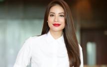 dien ao so mi trang thanh thoat pham huong van thu hut moi anh nhin