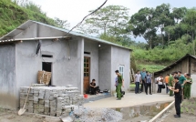 sang nha xin tien mua ma tuy ga thanh nien chem co ho tu vong