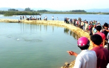 nghe an di chan de hai anh em ruot duoi nuoc thuong tam