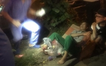 ha noi truy tim nam thanh nien di xe may tong gay co chan nu cong nhan quet rac