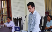 mau thuan dat dai nam thanh nien dung dao dam va cat gan chan doi thu